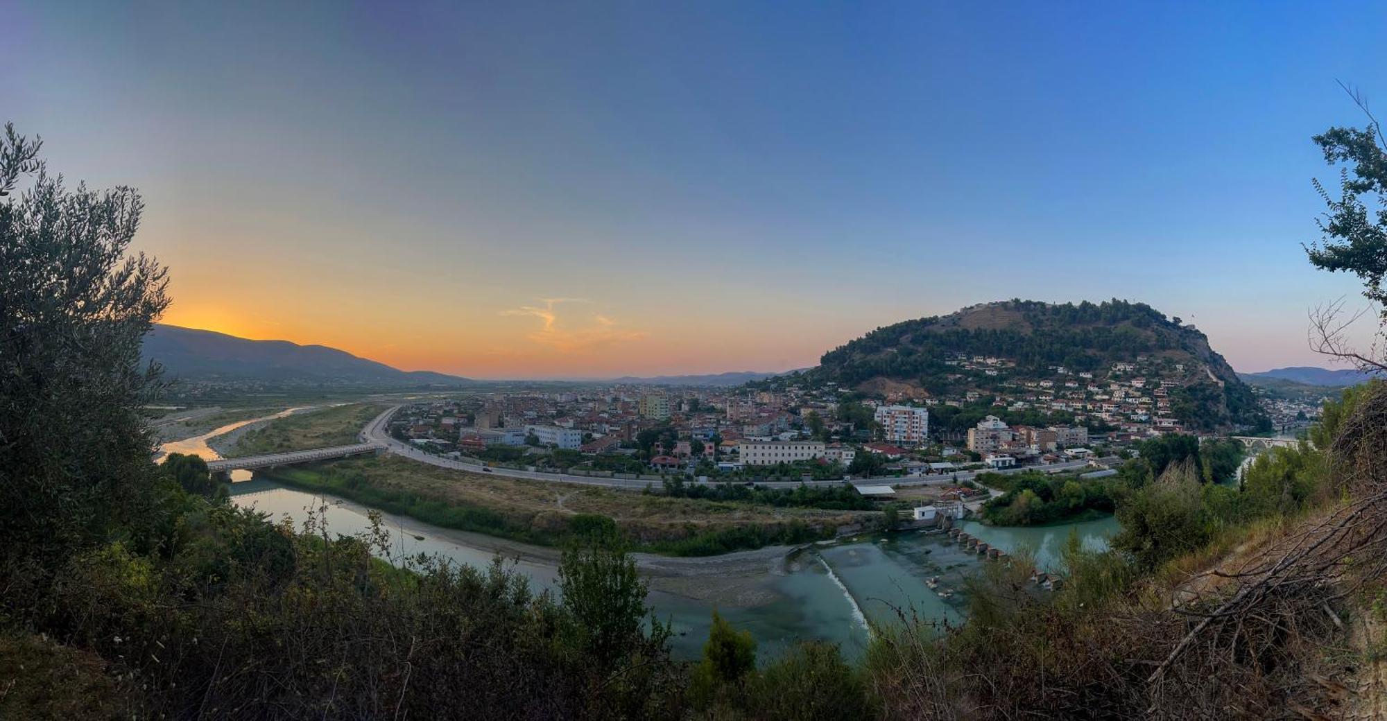 Bujtina Musta Guest House Берат Екстериор снимка