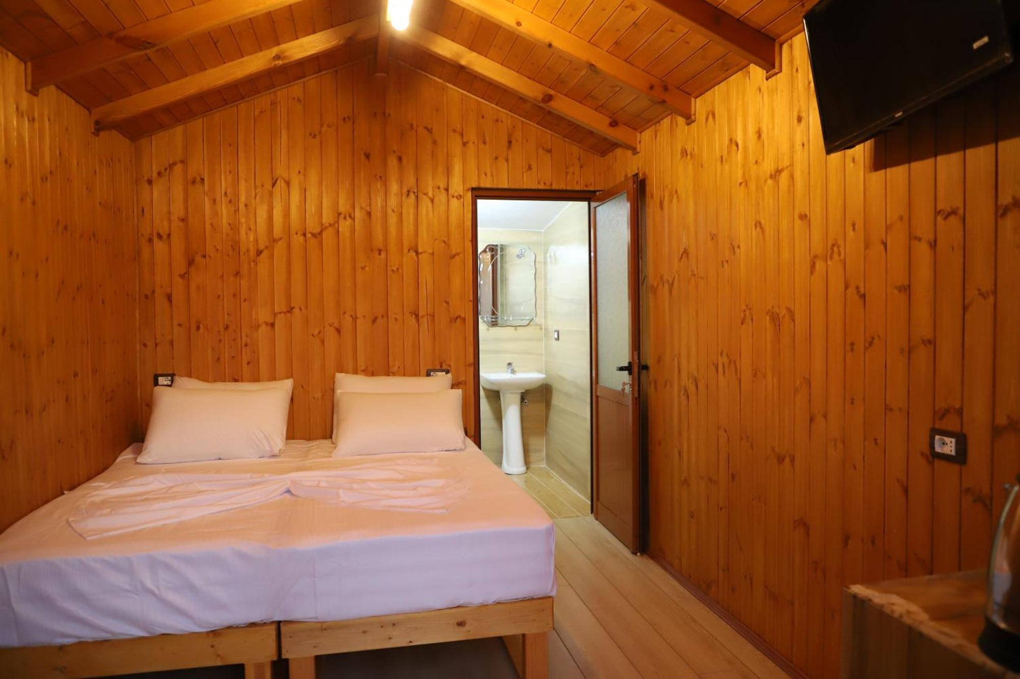Bujtina Musta Guest House Берат Екстериор снимка
